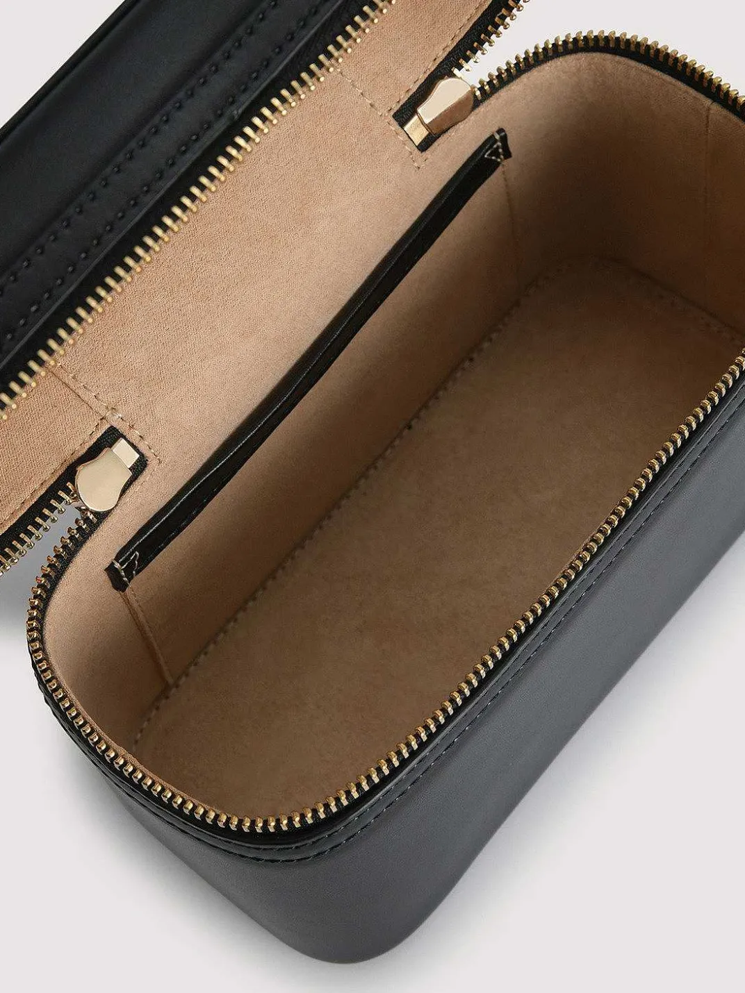 Ari Boxy Shoulder Bag<PEDRO New