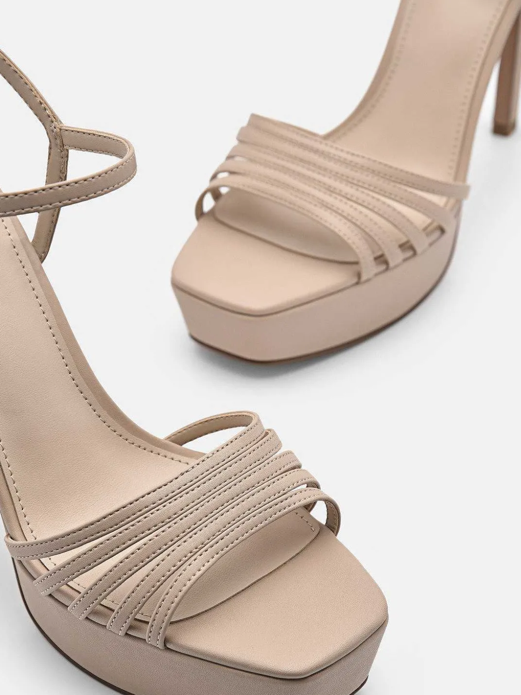 Iza Platform Heel Sandals<PEDRO