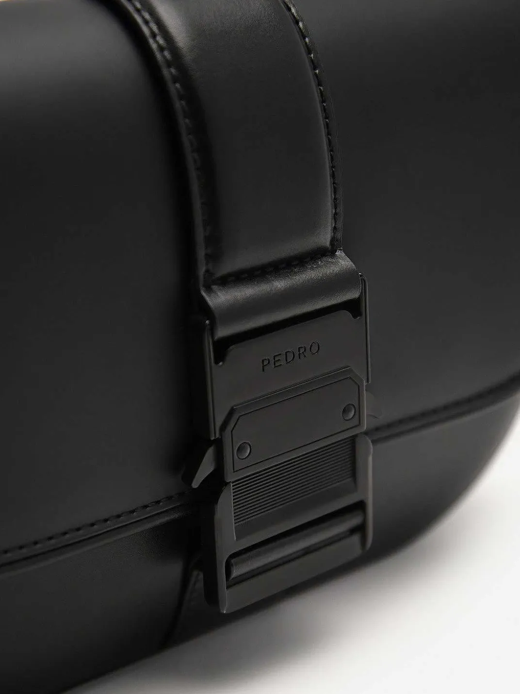 Kane Sling Bag<PEDRO