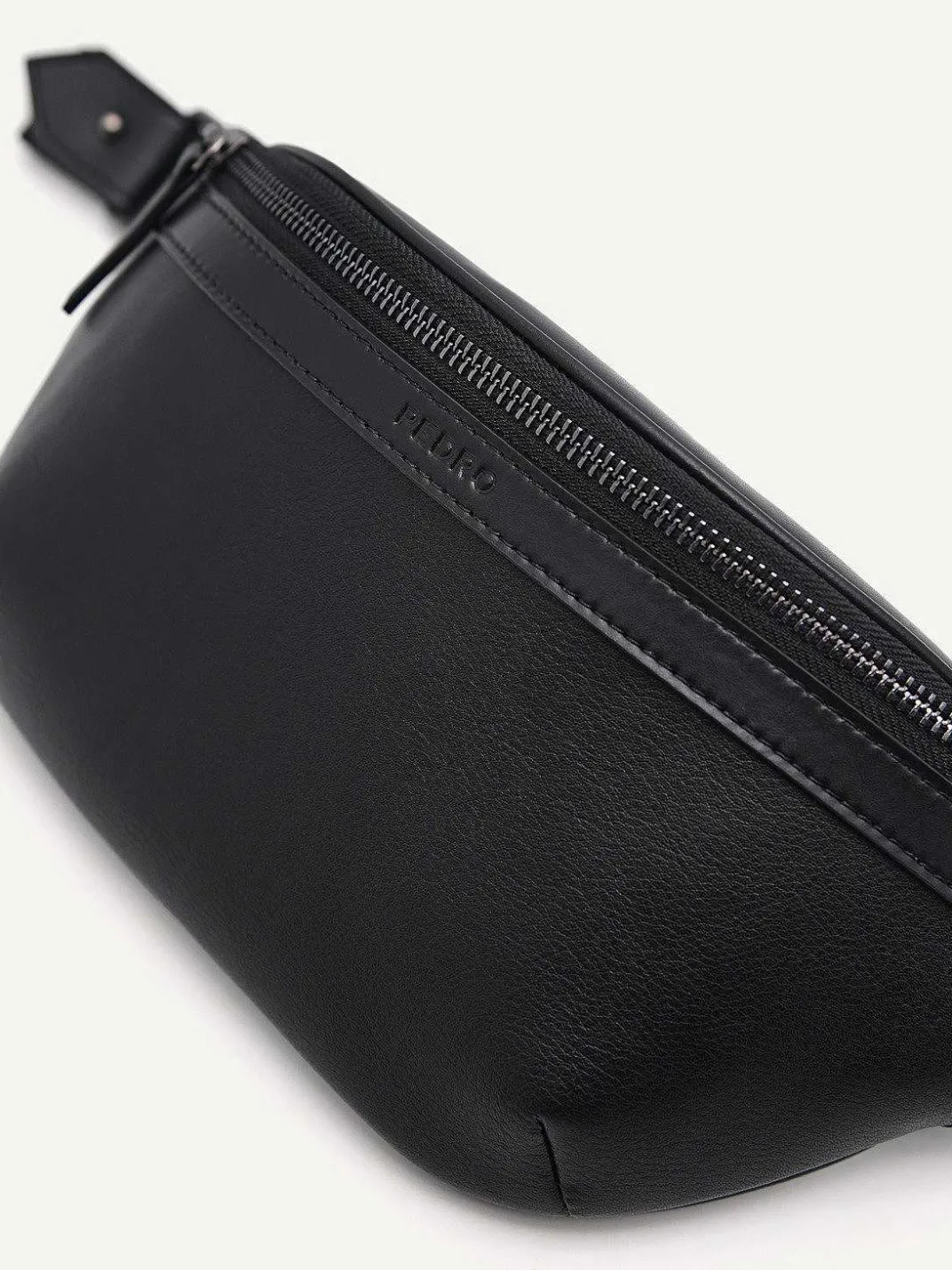 Monochrome Sling Pouch<PEDRO Online