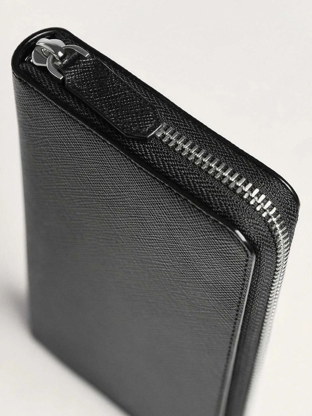 Oliver Embossed Leather Zip-Around Wallet<PEDRO Online