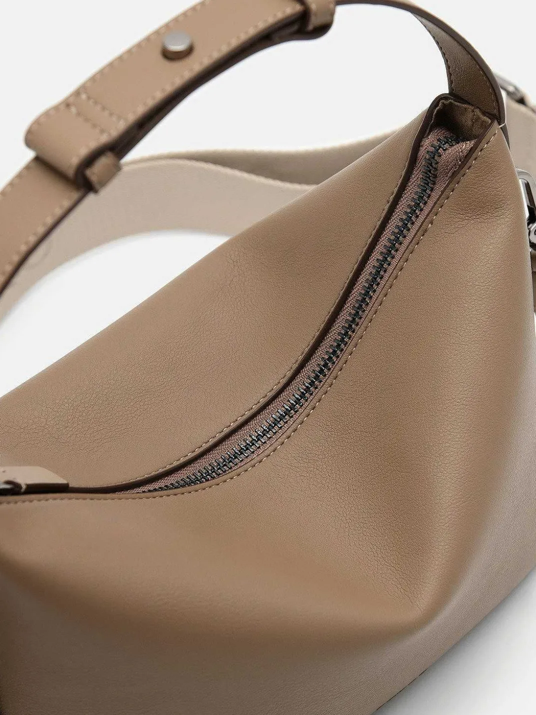 Robin Sling Bag<PEDRO